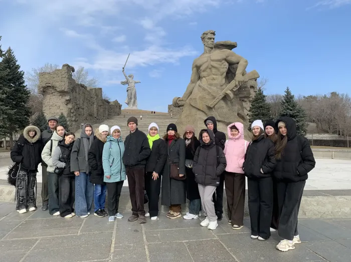 у памятника неизвестному солдату