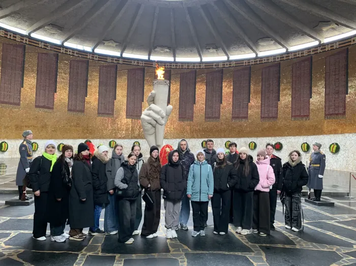 У Вечного огня на могиле Неизвестного Солдата